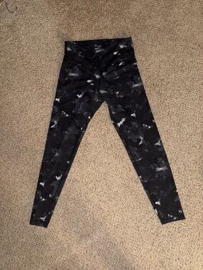 Old Navy Black & Gray Camouflage Leggings
